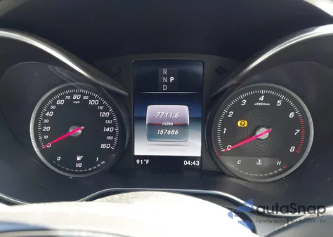 2018 Mercedes-Benz C 300 z USA, uszkodzony, nr VIN 55SWF4JB1JU254995